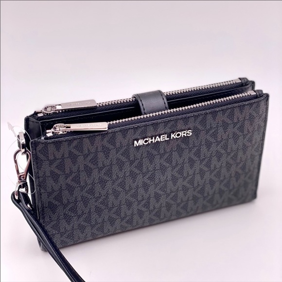 Michael Kors Handbags - Michael Kors Wallet Wristlet Black